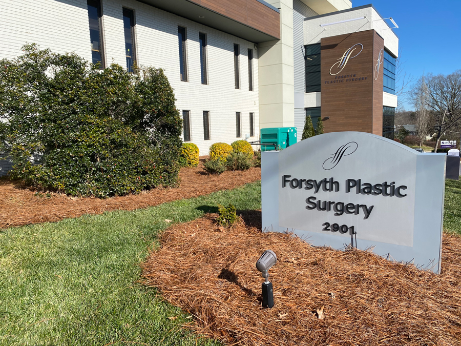 Picture of the outside of Forsyth Plastic Surgery